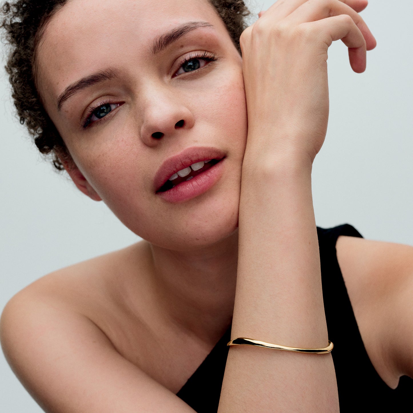 Organisch Geformter Offener Armreif